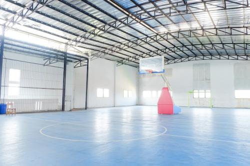 Geeta Junior High School, Private School | We provide Indonesia infrastructure map on various property sectors and data. Access property listings, infrastructure developments, news, and valuable transaction data for informed decisions.