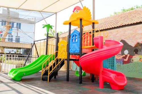 Geeta Kindergarten, Private School | We provide Indonesia infrastructure map on various property sectors and data. Access property listings, infrastructure developments, news, and valuable transaction data for informed decisions.