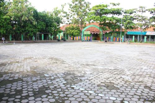 Nuurusshidiiq Islamic Senior High School, Private School | We provide Indonesia infrastructure map on various property sectors and data. Access property listings, infrastructure developments, news, and valuable transaction data for informed decisions.