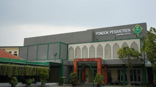 Nuurusshidiiq Islamic Senior High School, Private School | We provide Indonesia infrastructure map on various property sectors and data. Access property listings, infrastructure developments, news, and valuable transaction data for informed decisions.