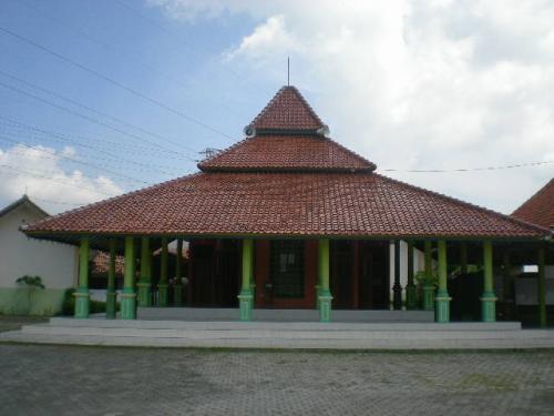 Nuurusshidiiq Islamic Junior High School, Private School | We provide Indonesia infrastructure map on various property sectors and data. Access property listings, infrastructure developments, news, and valuable transaction data for informed decisions.