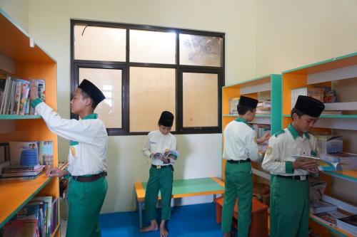 Nuurusshidiiq Islamic Junior High School, Private School | We provide Indonesia infrastructure map on various property sectors and data. Access property listings, infrastructure developments, news, and valuable transaction data for informed decisions.