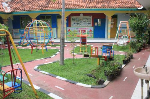 Nuurusshidiiq Islamic Kindergarten, Private School | We provide Indonesia infrastructure map on various property sectors and data. Access property listings, infrastructure developments, news, and valuable transaction data for informed decisions.