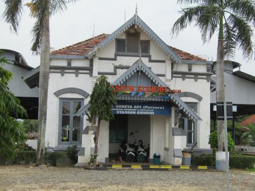 Gundih Station, Intercity Station | We provide Indonesia infrastructure map on various property sectors and data. Access property listings, infrastructure developments, news, and valuable transaction data for informed decisions.