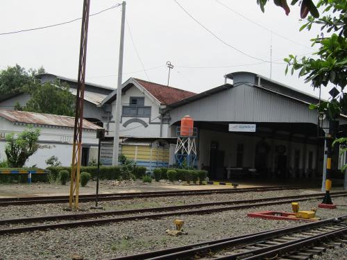 Gundih Station, Intercity Station | We provide Indonesia infrastructure map on various property sectors and data. Access property listings, infrastructure developments, news, and valuable transaction data for informed decisions.