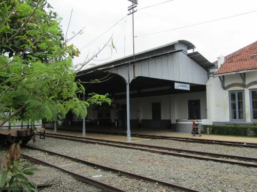 Gundih Station, Intercity Station | We provide Indonesia infrastructure map on various property sectors and data. Access property listings, infrastructure developments, news, and valuable transaction data for informed decisions.