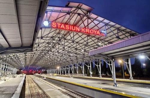Kroya Station, Intercity Station | We provide Indonesia infrastructure map on various property sectors and data. Access property listings, infrastructure developments, news, and valuable transaction data for informed decisions.