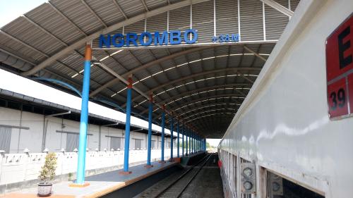 Ngrombo Station, Intercity Station | We provide Indonesia infrastructure map on various property sectors and data. Access property listings, infrastructure developments, news, and valuable transaction data for informed decisions.