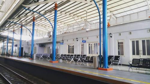 Ngrombo Station, Intercity Station | We provide Indonesia infrastructure map on various property sectors and data. Access property listings, infrastructure developments, news, and valuable transaction data for informed decisions.