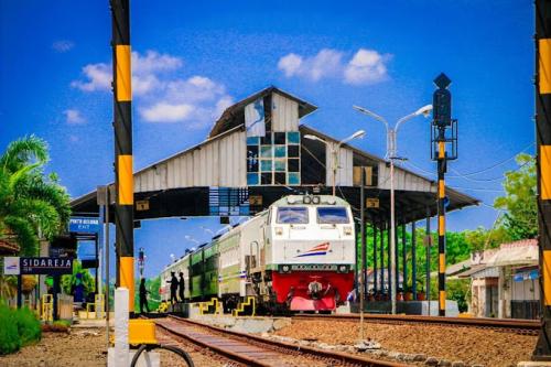 Sidareja Station, Intercity Station | We provide Indonesia infrastructure map on various property sectors and data. Access property listings, infrastructure developments, news, and valuable transaction data for informed decisions.