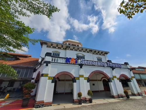 Semarang Tawang Station, Intercity Station | We provide Indonesia infrastructure map on various property sectors and data. Access property listings, infrastructure developments, news, and valuable transaction data for informed decisions.