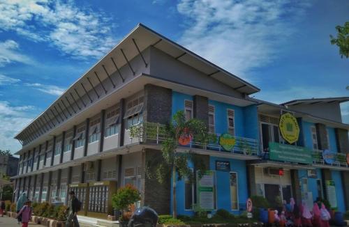 Al-Hanif Integrated Islamic Primary School, Private School | We provide Indonesia infrastructure map on various property sectors and data. Access property listings, infrastructure developments, news, and valuable transaction data for informed decisions.
