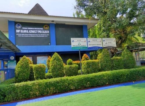Al-Azhar 27 Cilegon Junior High School, Private School | We provide Indonesia infrastructure map on various property sectors and data. Access property listings, infrastructure developments, news, and valuable transaction data for informed decisions.