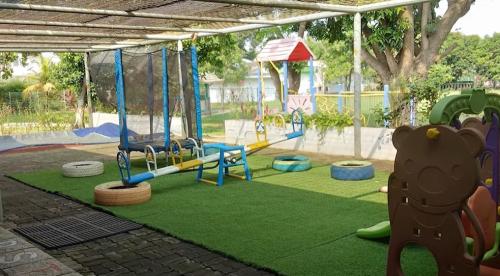 Singapore School Cilegon Kindergarten (SIS), Private School | We provide Indonesia infrastructure map on various property sectors and data. Access property listings, infrastructure developments, news, and valuable transaction data for informed decisions.