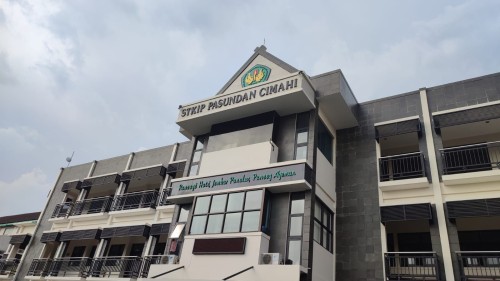 Pasundan Institute of Teacher Training and Education, University | We provide Indonesia infrastructure map on various property sectors and data. Access property listings, infrastructure developments, news, and valuable transaction data for informed decisions.