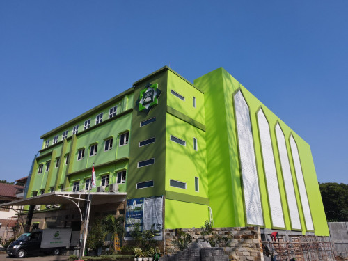 Ibnu Hajar Senior High Boarding School, Private School | We provide Indonesia infrastructure map on various property sectors and data. Access property listings, infrastructure developments, news, and valuable transaction data for informed decisions.
