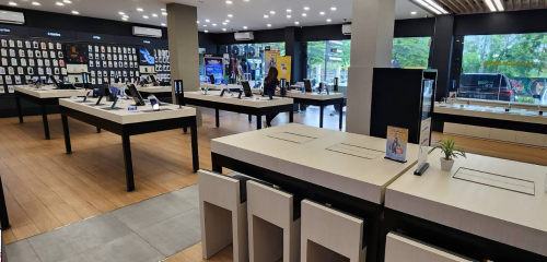 Samsung Experience Store Beji Depok, Stand Alone Retail | We provide Indonesia infrastructure map on various property sectors and data. Access property listings, infrastructure developments, news, and valuable transaction data for informed decisions.