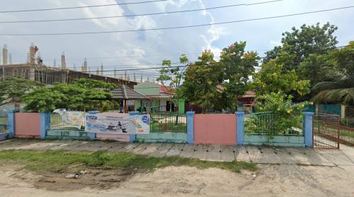 Al Izzah 2 Integrated Islamic Kindergarten, Private School | We provide Indonesia infrastructure map on various property sectors and data. Access property listings, infrastructure developments, news, and valuable transaction data for informed decisions.