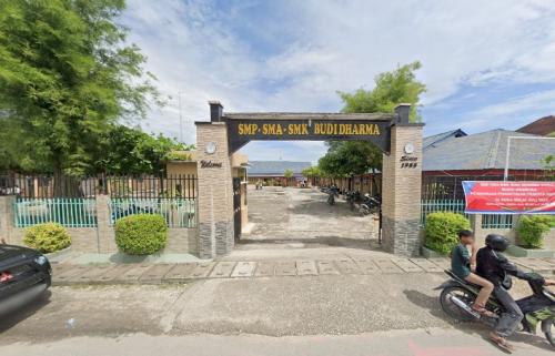 Budi Dharma Junior High School Dumai, Private School | We provide Indonesia infrastructure map on various property sectors and data. Access property listings, infrastructure developments, news, and valuable transaction data for informed decisions.