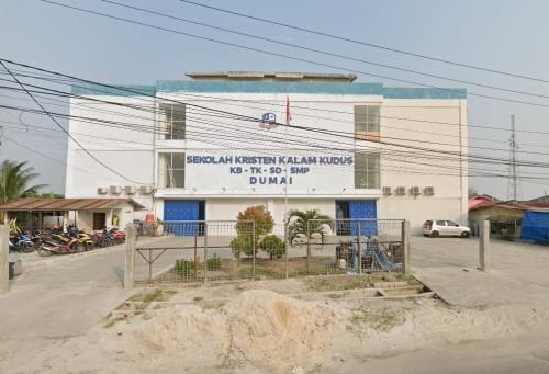 Kalam Kudus Christian Junior High School Dumai, Private School | We provide Indonesia infrastructure map on various property sectors and data. Access property listings, infrastructure developments, news, and valuable transaction data for informed decisions.