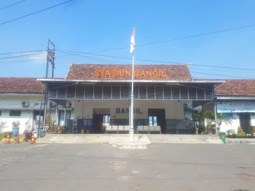 Bangil Station, Intercity Station | We provide Indonesia infrastructure map on various property sectors and data. Access property listings, infrastructure developments, news, and valuable transaction data for informed decisions.