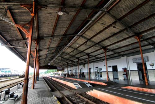 Bangil Station, Intercity Station | We provide Indonesia infrastructure map on various property sectors and data. Access property listings, infrastructure developments, news, and valuable transaction data for informed decisions.