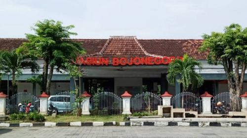 Bojonegoro Station, Intercity Station | We provide Indonesia infrastructure map on various property sectors and data. Access property listings, infrastructure developments, news, and valuable transaction data for informed decisions.