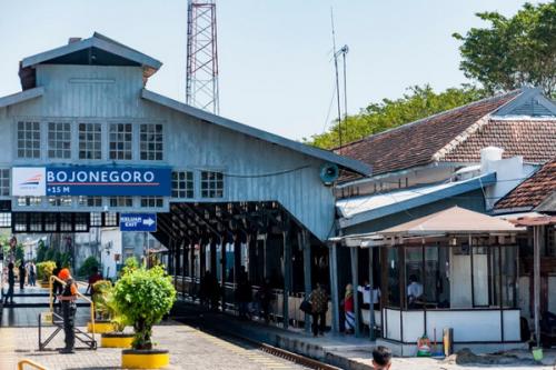 Bojonegoro Station, Intercity Station | We provide Indonesia infrastructure map on various property sectors and data. Access property listings, infrastructure developments, news, and valuable transaction data for informed decisions.
