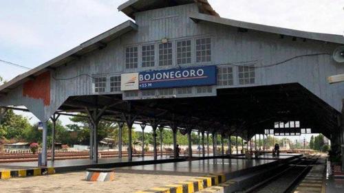 Bojonegoro Station, Intercity Station | We provide Indonesia infrastructure map on various property sectors and data. Access property listings, infrastructure developments, news, and valuable transaction data for informed decisions.