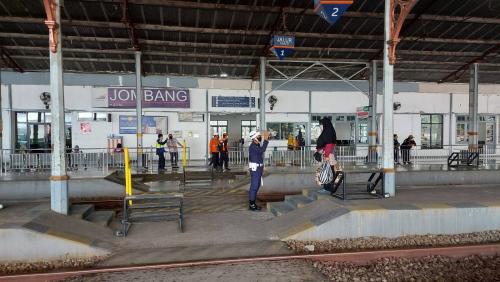 Jombang Station, Intercity Station | We provide Indonesia infrastructure map on various property sectors and data. Access property listings, infrastructure developments, news, and valuable transaction data for informed decisions.