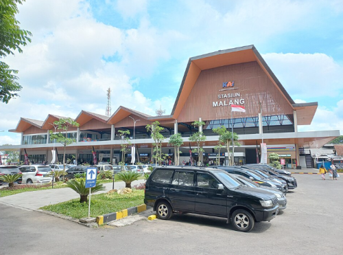 Malang Station, Intercity Station | We provide Indonesia infrastructure map on various property sectors and data. Access property listings, infrastructure developments, news, and valuable transaction data for informed decisions.
