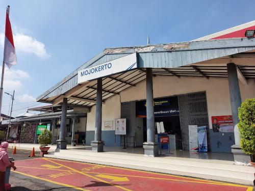 Mojokerto Station, Intercity Station | We provide Indonesia infrastructure map on various property sectors and data. Access property listings, infrastructure developments, news, and valuable transaction data for informed decisions.