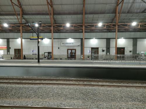 Mojokerto Station, Intercity Station | We provide Indonesia infrastructure map on various property sectors and data. Access property listings, infrastructure developments, news, and valuable transaction data for informed decisions.