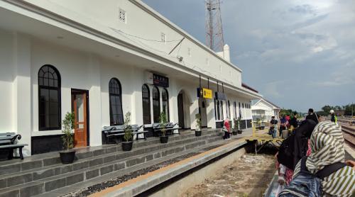 Ngawi Station, Intercity Station | We provide Indonesia infrastructure map on various property sectors and data. Access property listings, infrastructure developments, news, and valuable transaction data for informed decisions.