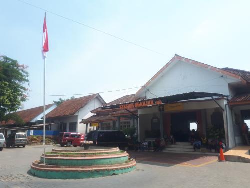 Nganjuk Station, Intercity Station | We provide Indonesia infrastructure map on various property sectors and data. Access property listings, infrastructure developments, news, and valuable transaction data for informed decisions.