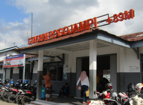 Rogojampi Station, Intercity Station | We provide Indonesia infrastructure map on various property sectors and data. Access property listings, infrastructure developments, news, and valuable transaction data for informed decisions.