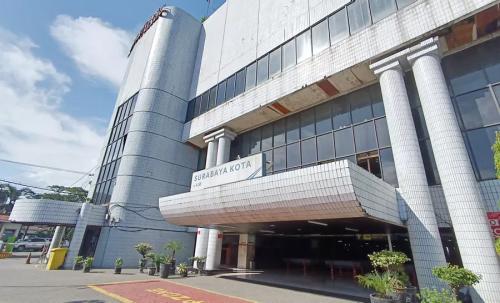 Surabaya Kota Station, Intercity Station | We provide Indonesia infrastructure map on various property sectors and data. Access property listings, infrastructure developments, news, and valuable transaction data for informed decisions.