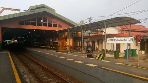 Surabaya Pasarturi Station, Intercity Station | We provide Indonesia infrastructure map on various property sectors and data. Access property listings, infrastructure developments, news, and valuable transaction data for informed decisions.