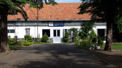 Sidotopo Station, Intercity Station | We provide Indonesia infrastructure map on various property sectors and data. Access property listings, infrastructure developments, news, and valuable transaction data for informed decisions.