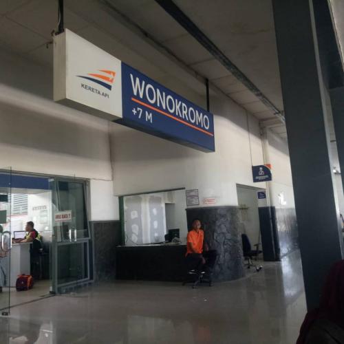 Wonokromo Station, Intercity Station | We provide Indonesia infrastructure map on various property sectors and data. Access property listings, infrastructure developments, news, and valuable transaction data for informed decisions.