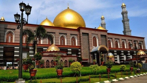 Golden Dome Mosque, Landmark | We provide Indonesia infrastructure map on various property sectors and data. Access property listings, infrastructure developments, news, and valuable transaction data for informed decisions.