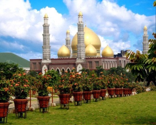 Golden Dome Mosque, Landmark | We provide Indonesia infrastructure map on various property sectors and data. Access property listings, infrastructure developments, news, and valuable transaction data for informed decisions.