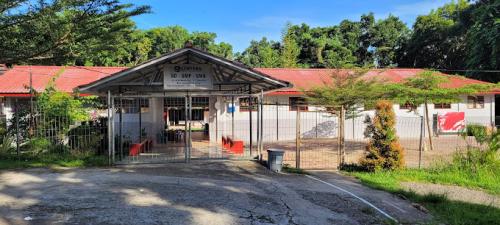 Lentera Harapan Junior High  school, Private School | We provide Indonesia infrastructure map on various property sectors and data. Access property listings, infrastructure developments, news, and valuable transaction data for informed decisions.