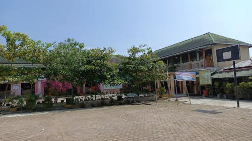 Santu Xaverius Gunungsitoli Senior High School, Private School | We provide Indonesia infrastructure map on various property sectors and data. Access property listings, infrastructure developments, news, and valuable transaction data for informed decisions.