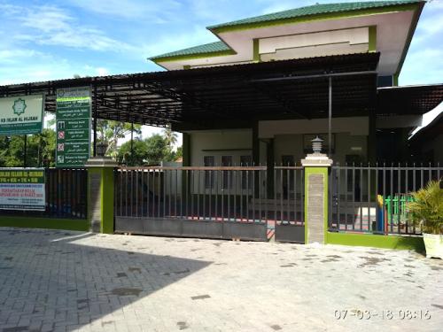 Al Hijrah Islamic Primary School, Private School | We provide Indonesia infrastructure map on various property sectors and data. Access property listings, infrastructure developments, news, and valuable transaction data for informed decisions.
