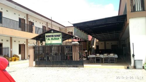 Al Hijrah Islamic Primary School, Private School | We provide Indonesia infrastructure map on various property sectors and data. Access property listings, infrastructure developments, news, and valuable transaction data for informed decisions.