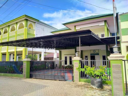 Al Hijrah Islamic Kindergarten, Private School | We provide Indonesia infrastructure map on various property sectors and data. Access property listings, infrastructure developments, news, and valuable transaction data for informed decisions.