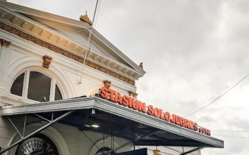 Solojebres Station, Commuter Station | We provide Indonesia infrastructure map on various property sectors and data. Access property listings, infrastructure developments, news, and valuable transaction data for informed decisions.