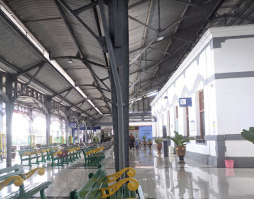 Purwosari Station, Commuter Station | We provide Indonesia infrastructure map on various property sectors and data. Access property listings, infrastructure developments, news, and valuable transaction data for informed decisions.