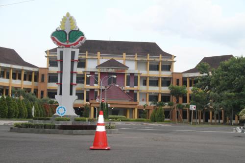 Jember State Polytechnic, University | We provide Indonesia infrastructure map on various property sectors and data. Access property listings, infrastructure developments, news, and valuable transaction data for informed decisions.
